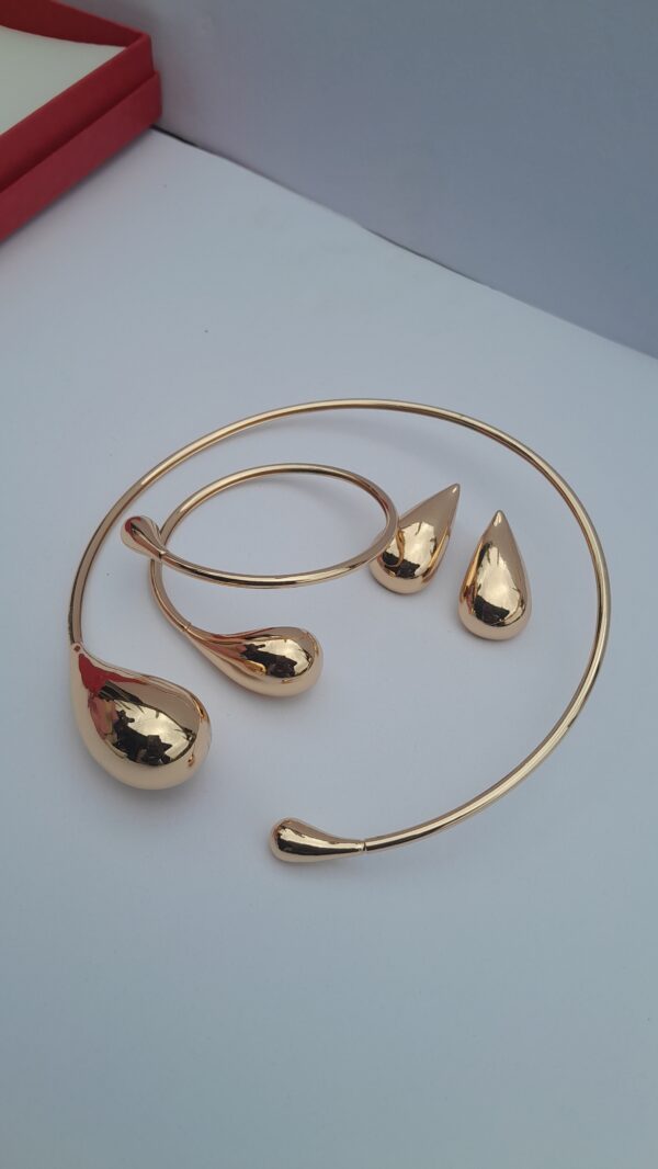 ladies gold choker necklace set