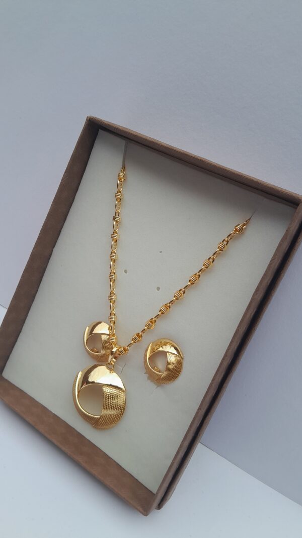2-in-1 Necklace Set for Ladies